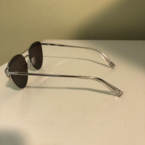 Sunglasses 😎 - Picture 2 of 3